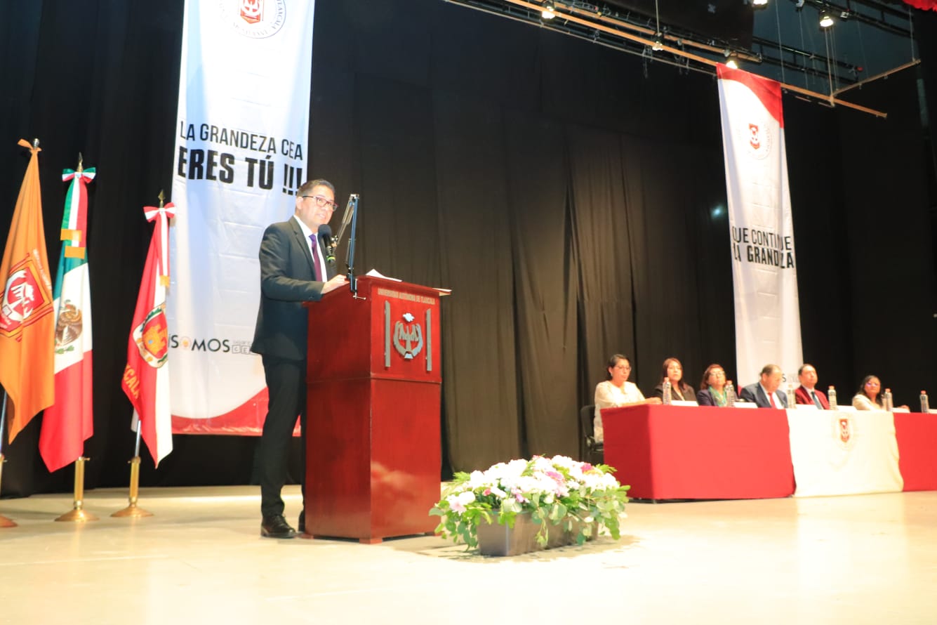 Impulsa la UATx nuevas trayectorias profesionales con el egreso de estudiantes en Ciencias Económico Administrativas